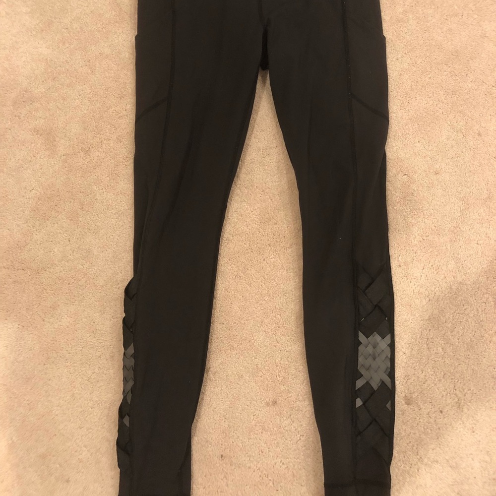 Black Lululemon sz 10 running leggings fit like 8